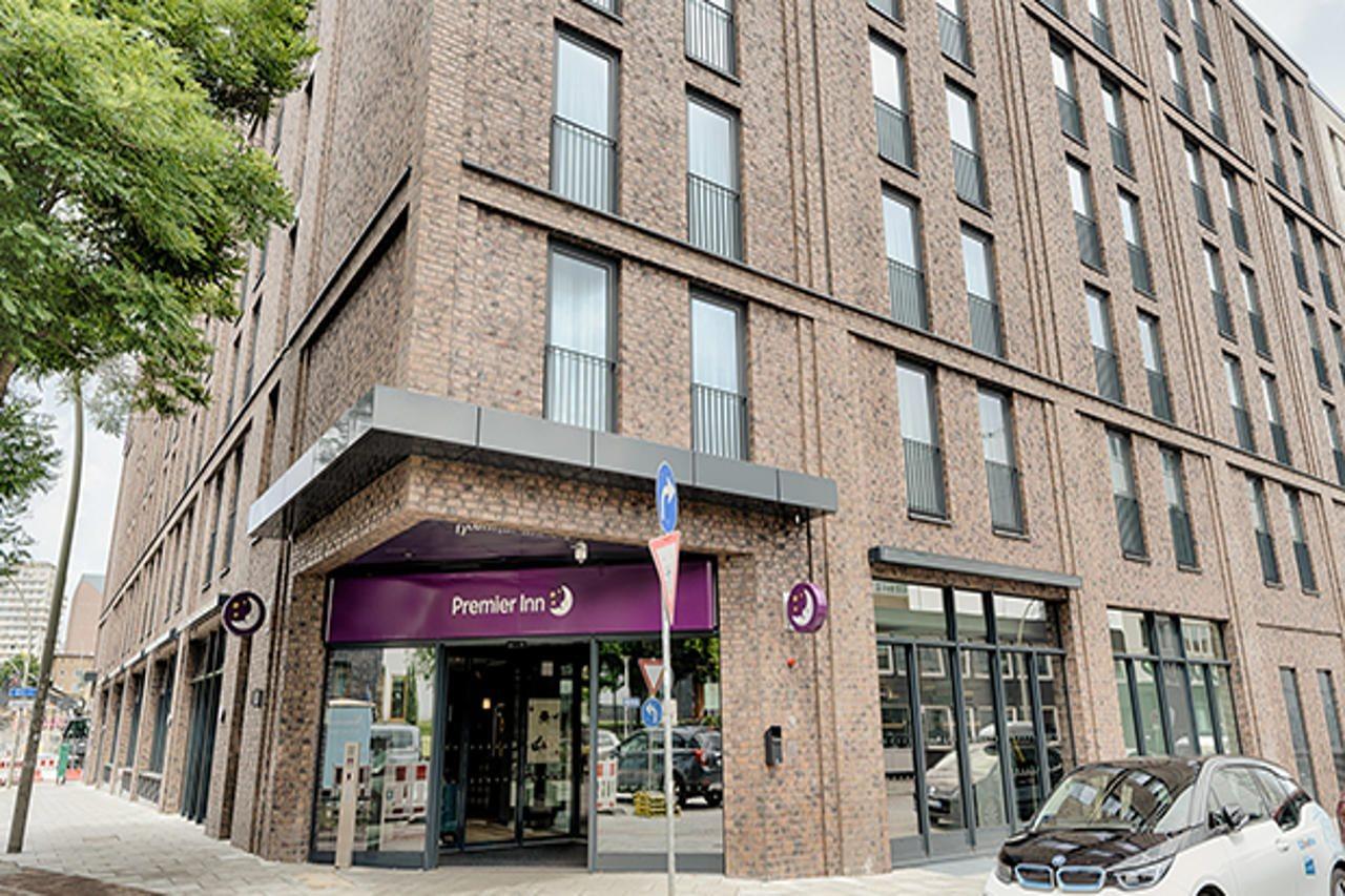 Premier Inn Hamburg City Klostertor Exterior photo