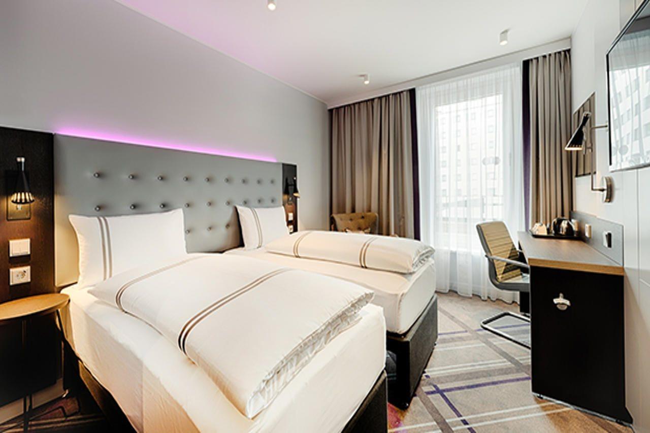 Premier Inn Hamburg City Klostertor Exterior photo