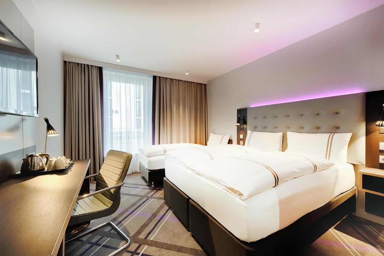 Premier Inn Hamburg City Klostertor Exterior photo