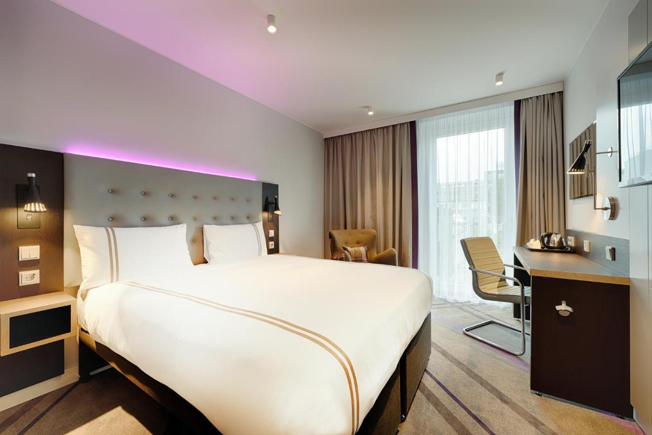 Premier Inn Hamburg City Klostertor Exterior photo