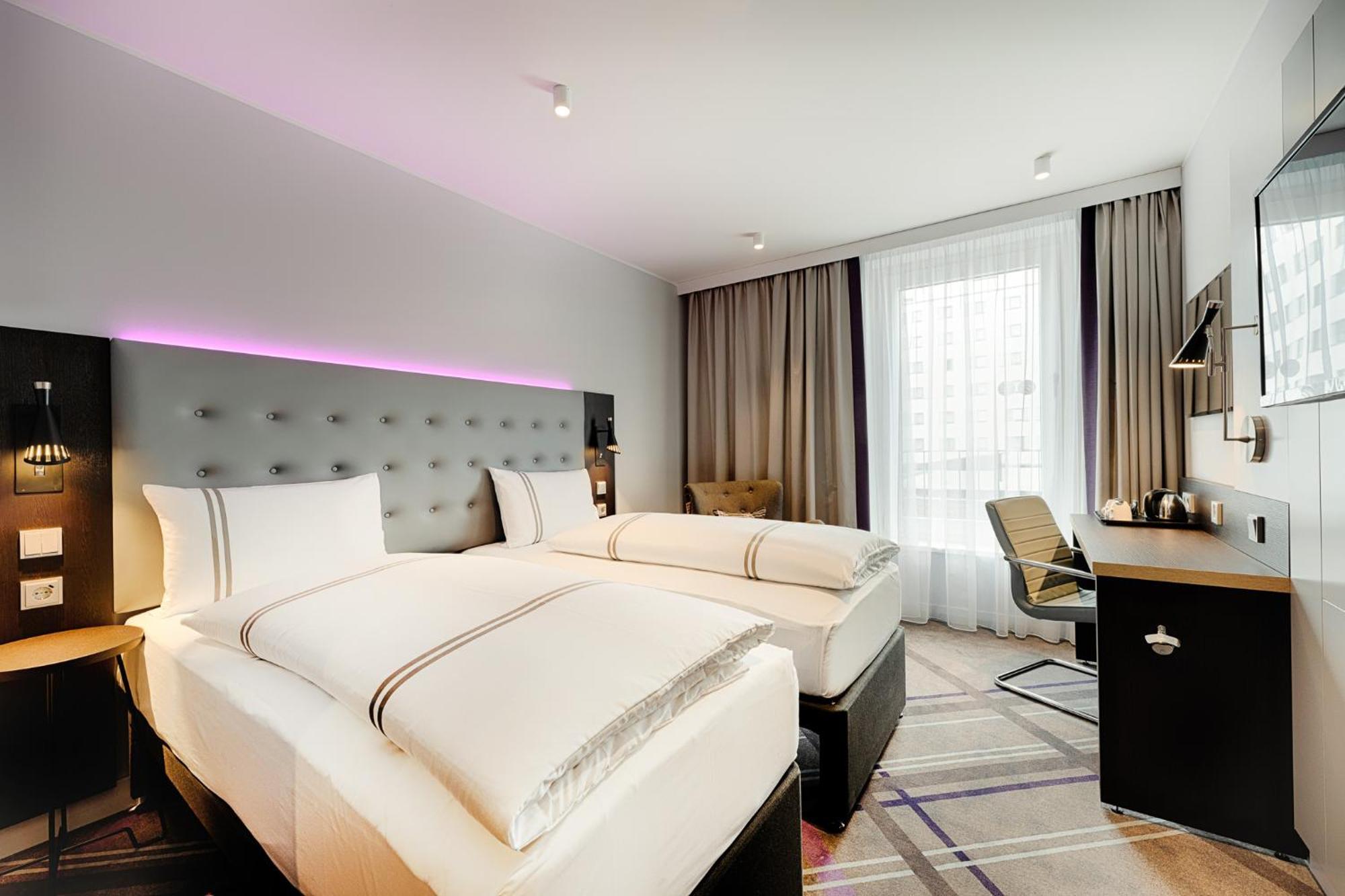 Premier Inn Hamburg City Klostertor Exterior photo