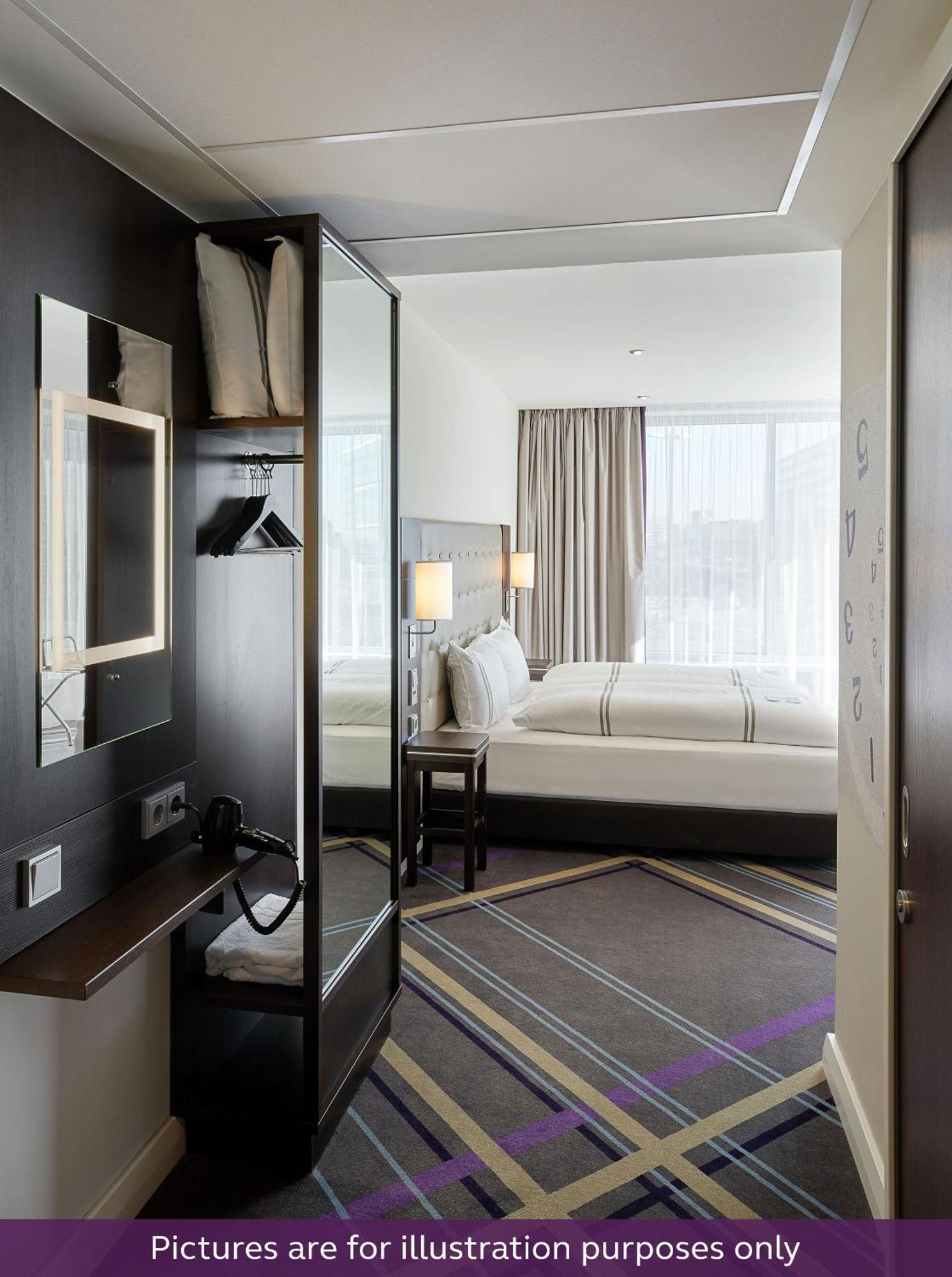 Premier Inn Hamburg City Klostertor Exterior photo